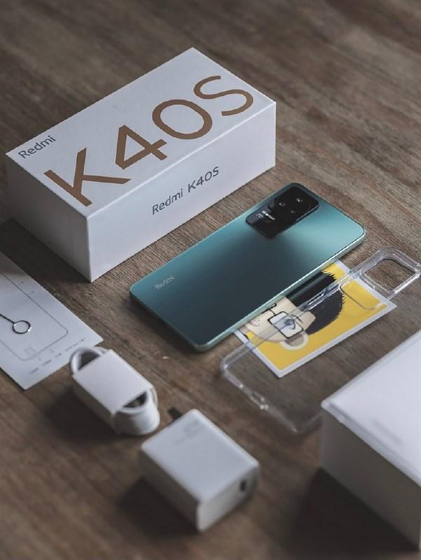 Que chọc SIM kèm sách hướng dẫn sử dụng của Redmi K40S. Nguồn: Via Tech.