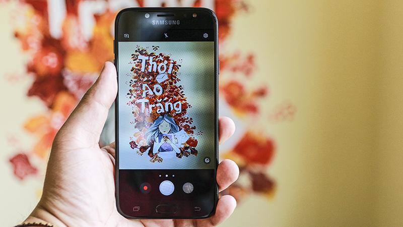 Trên tay Galaxy J7 Pro màu đen