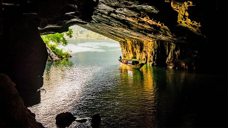 Cửa động Phong Nha