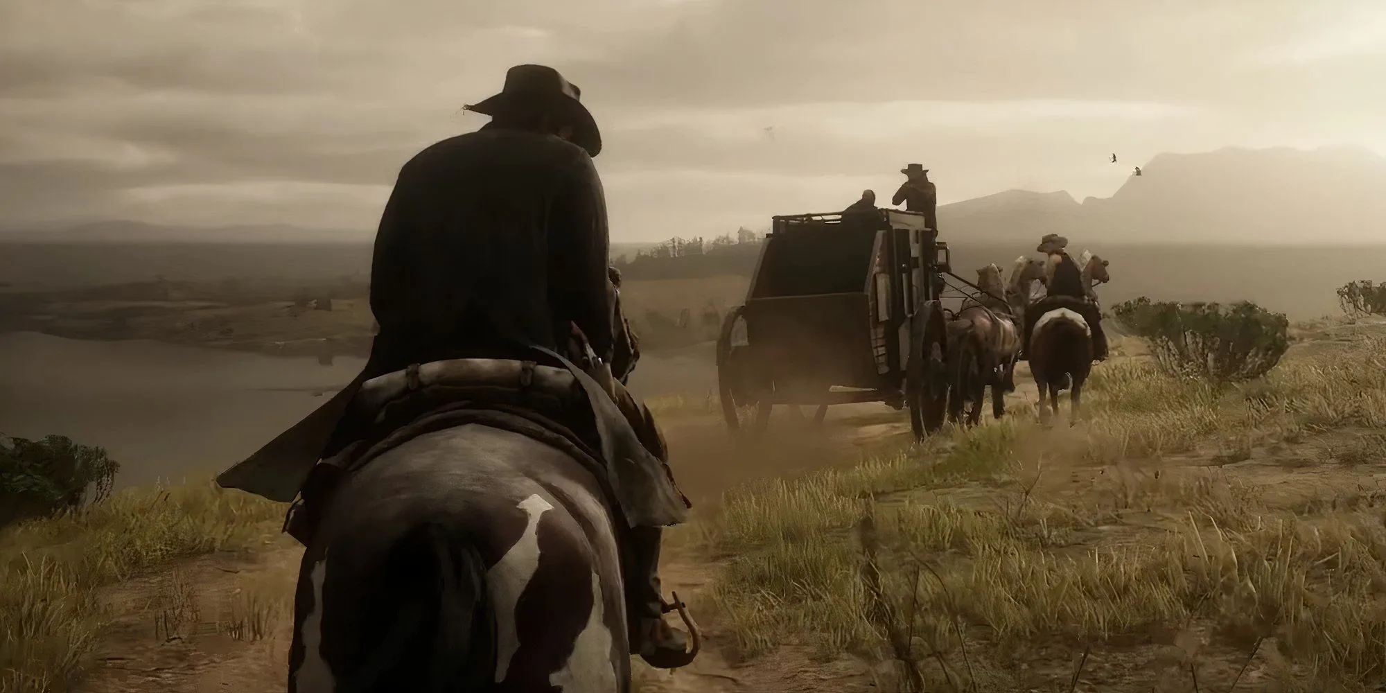 Arthur Morgan trong Red Dead Redemption 2 cưỡi ngựa đối đầu với các nhân vật khác trong một cuộc đấu súng căng thẳng