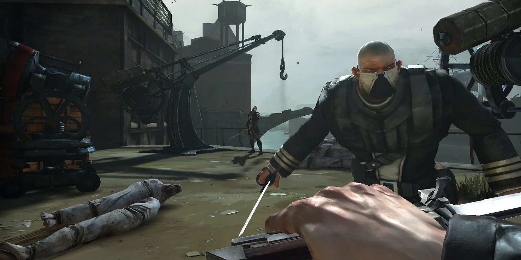 Corvo Attano trong Dishonored sử dụng năng lực siêu nhiên để né tránh và vô hiệu hóa kẻ thù một cách phi sát thương