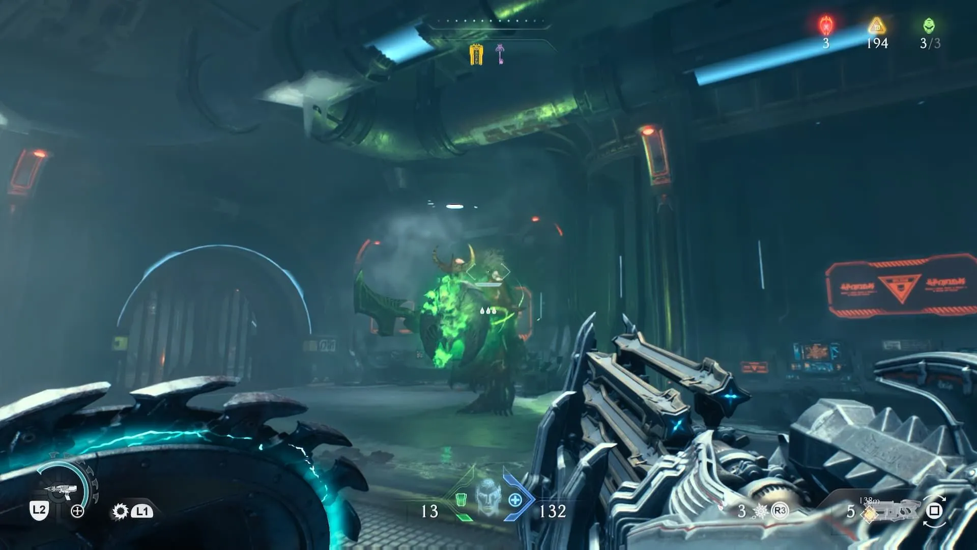 Doom Slayer sử dụng khiên gai để chặn đòn tấn công từ quỷ trong Doom The Dark Ages, làm nổi bật cơ chế phòng thủ mới