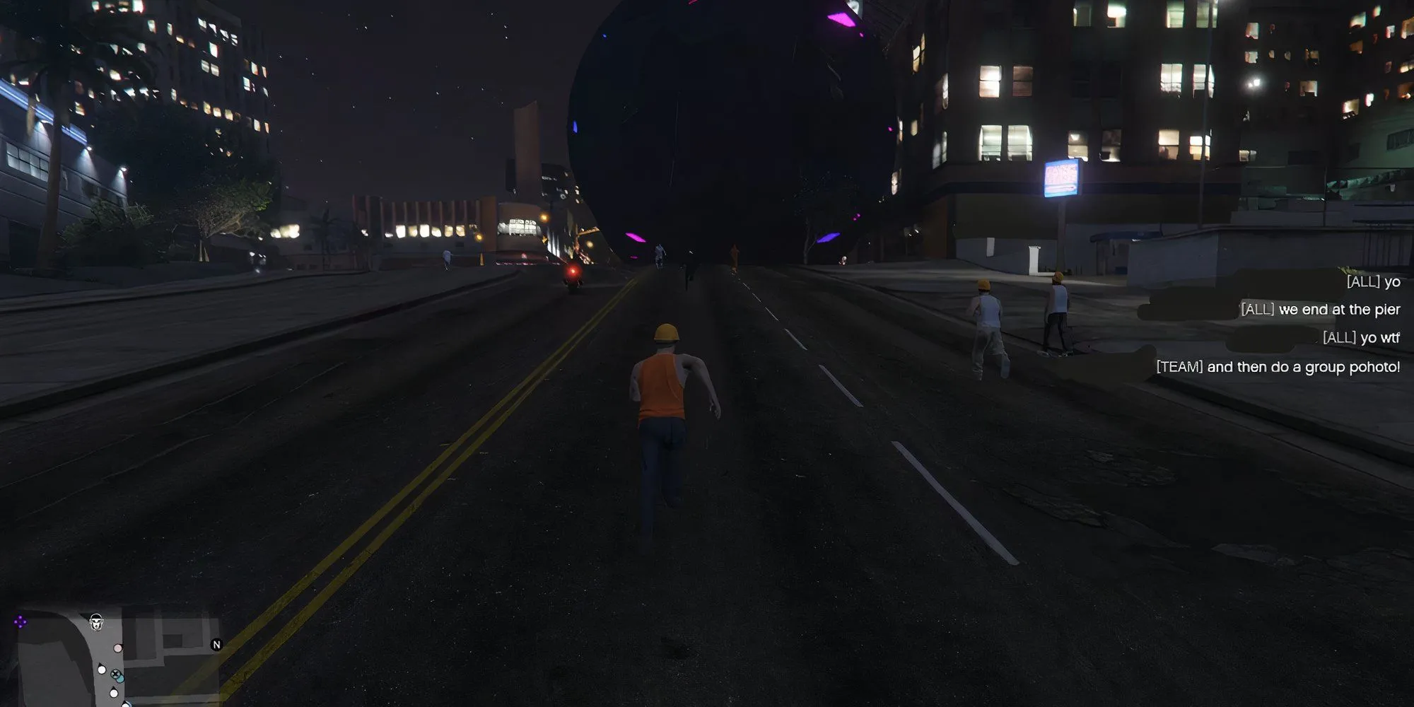 Hacker phá đám cuộc biểu tình trong GTA Online bằng cách tạo ra các vật thể lạ trên đường đi