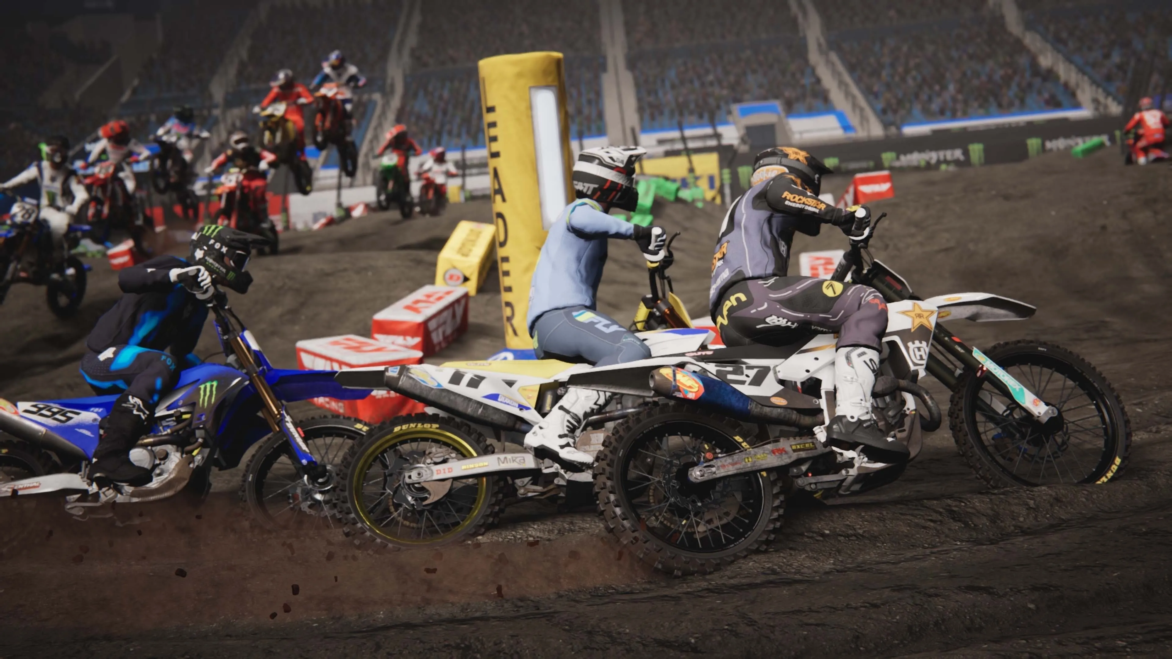 Một cuộc đua trong Monster Energy Supercross 25 với các tay đua đang tranh tài quyết liệt