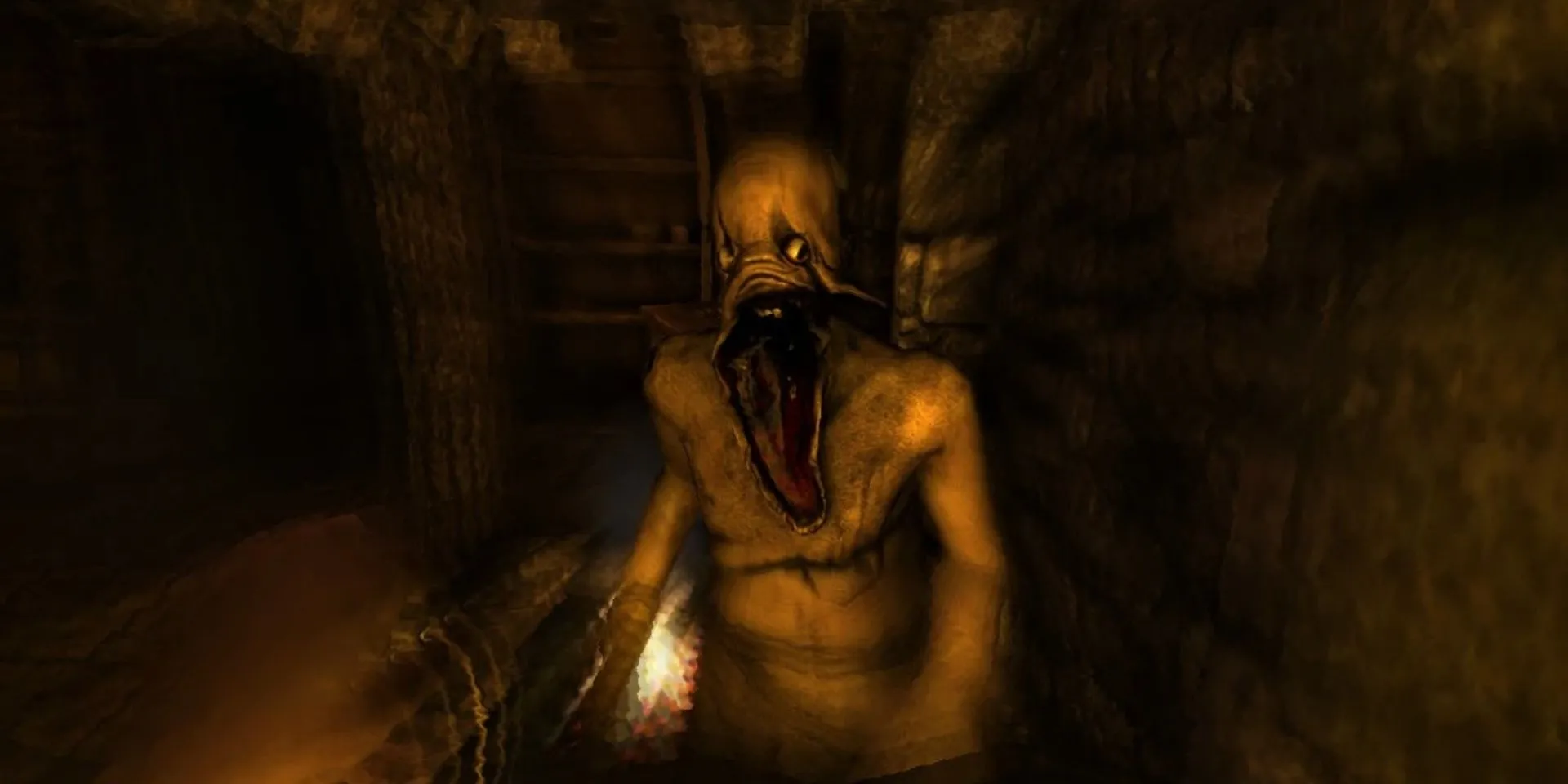 Một Gatherer Grunt đang tấn công Daniel trong không gian tối tăm của game Amnesia The Dark Descent