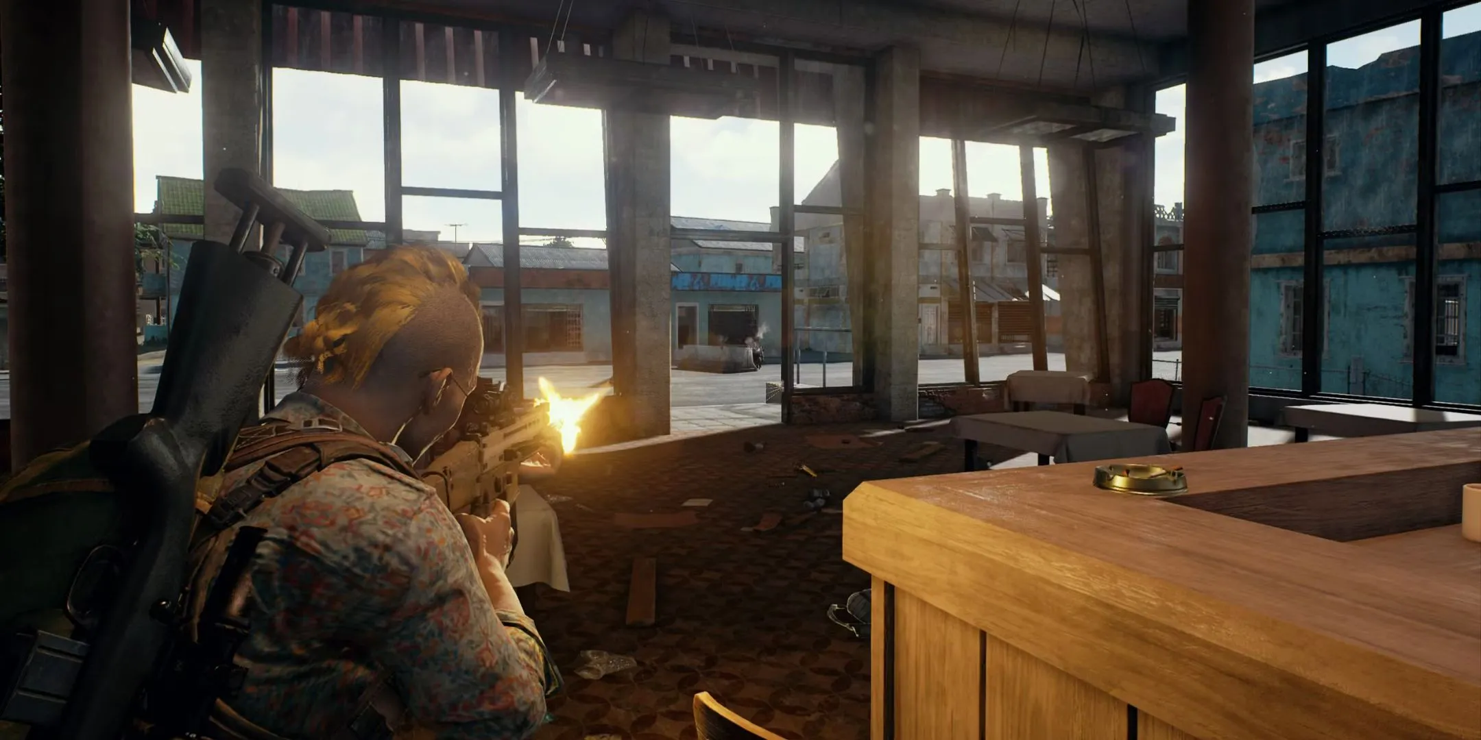 Nhân vật trong PUBG đang ngắm bắn súng