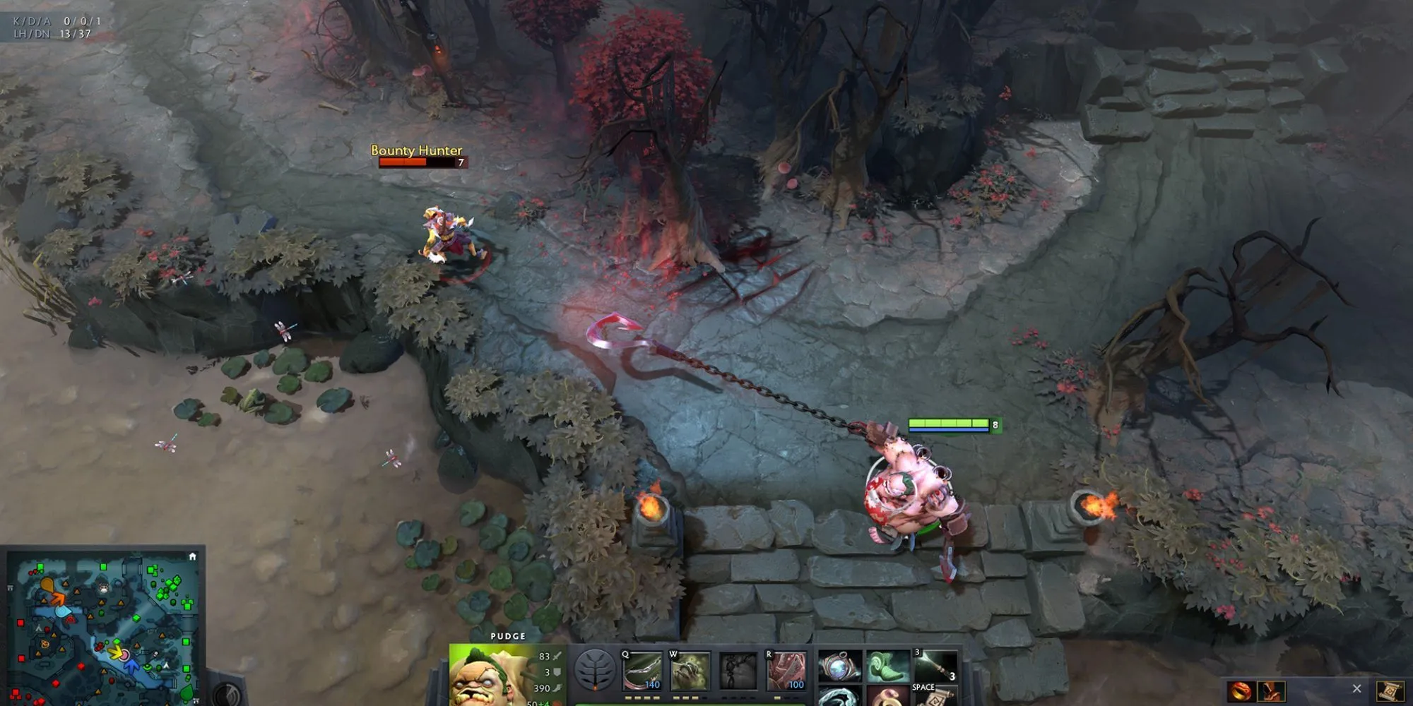 Pudge tấn công Bounty Hunter trong một pha giao tranh Dota 2