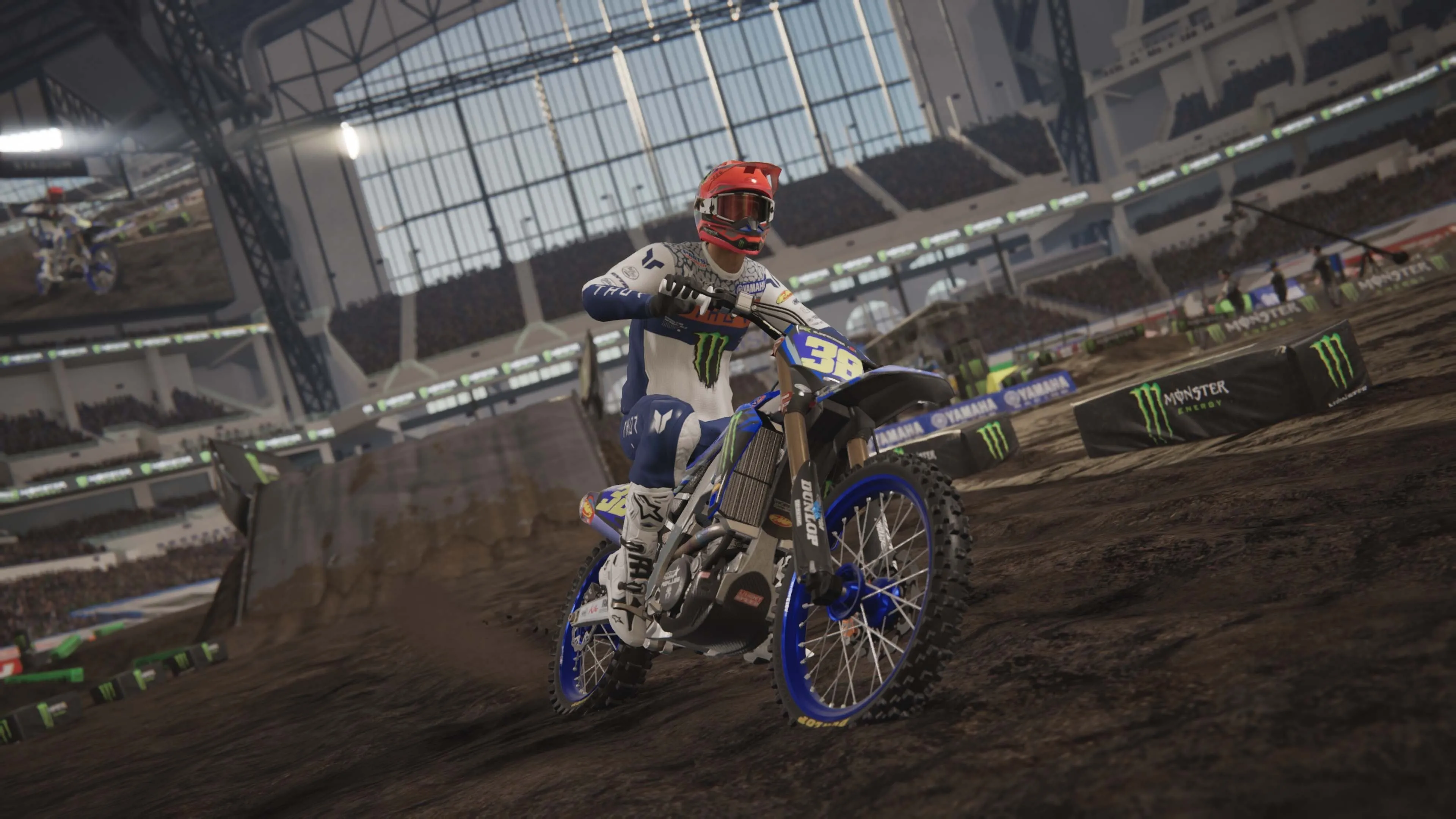 Sân vận động Lucas Oil được chuyển đổi thành đường đua supercross trong Monster Energy Supercross 25