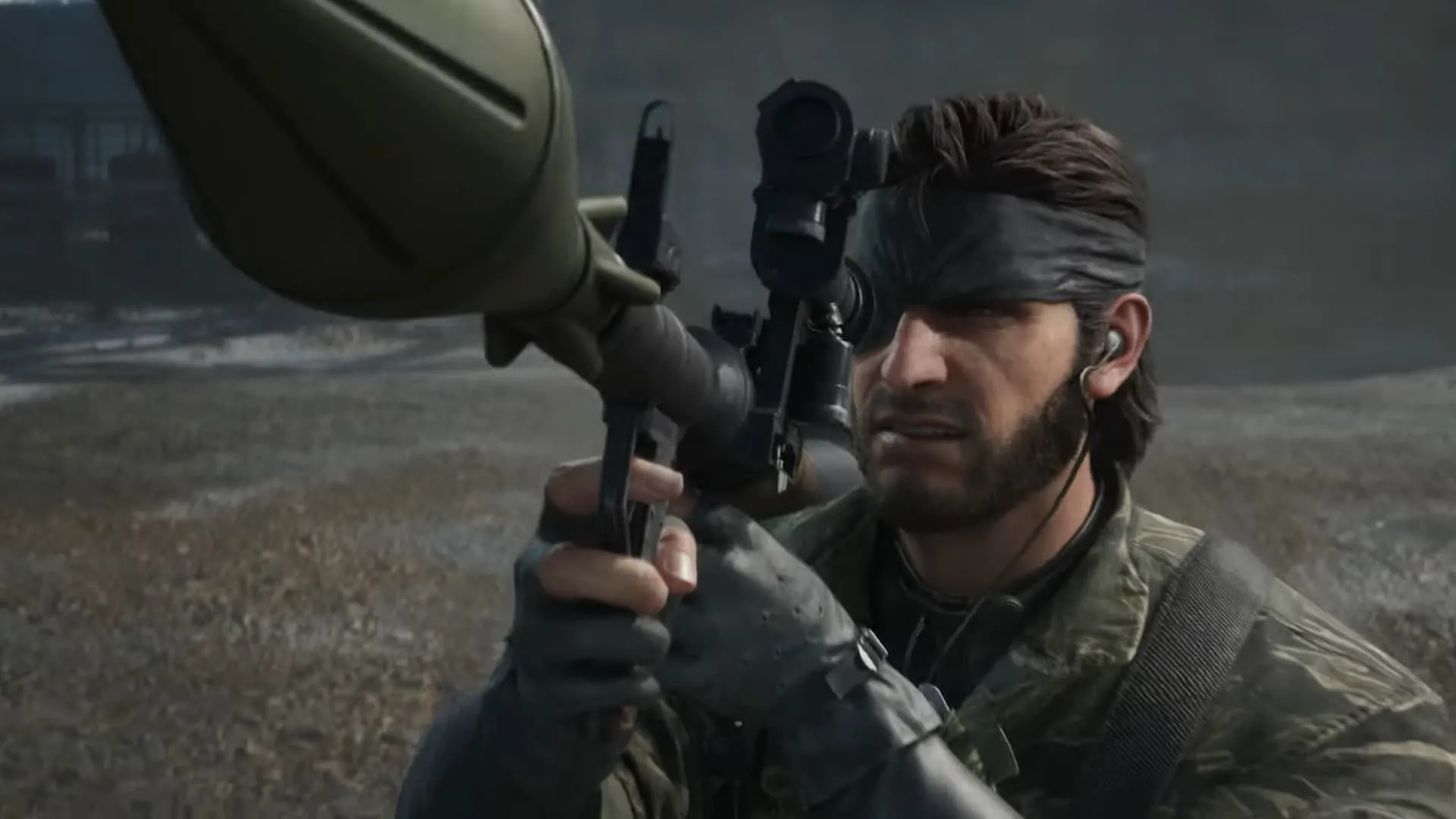 Snake chuẩn bị phóng tên lửa trong Metal Gear Solid Delta Snake Eater