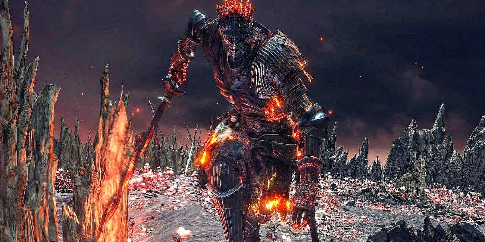 Soul of Cinder trong Dark Souls 3 lao về phía người chơi với thanh kiếm lửa uốn cong