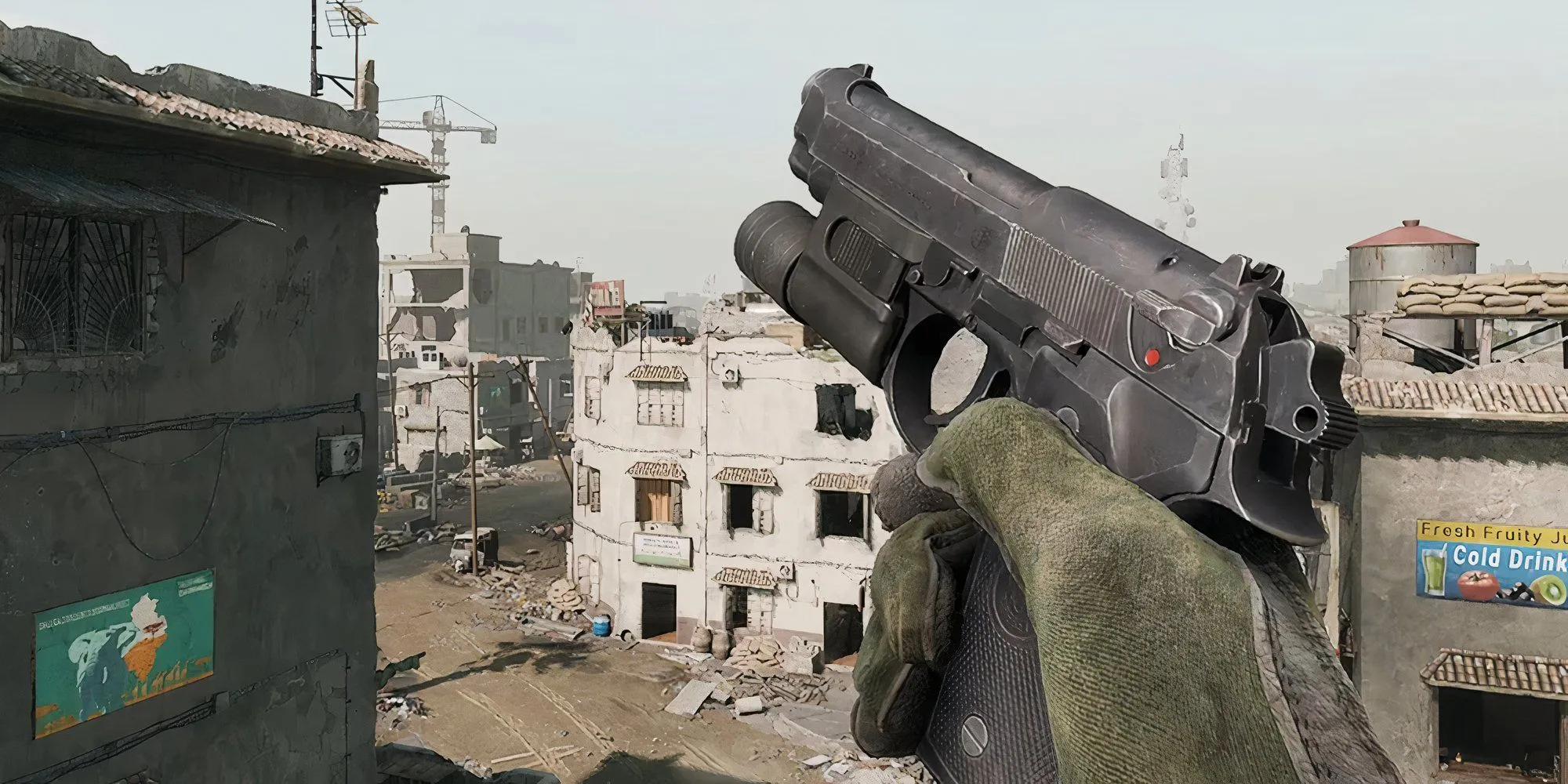 Súng lục Beretta M9 với đèn pin chiến thuật trong Delta Force Black Hawk Down