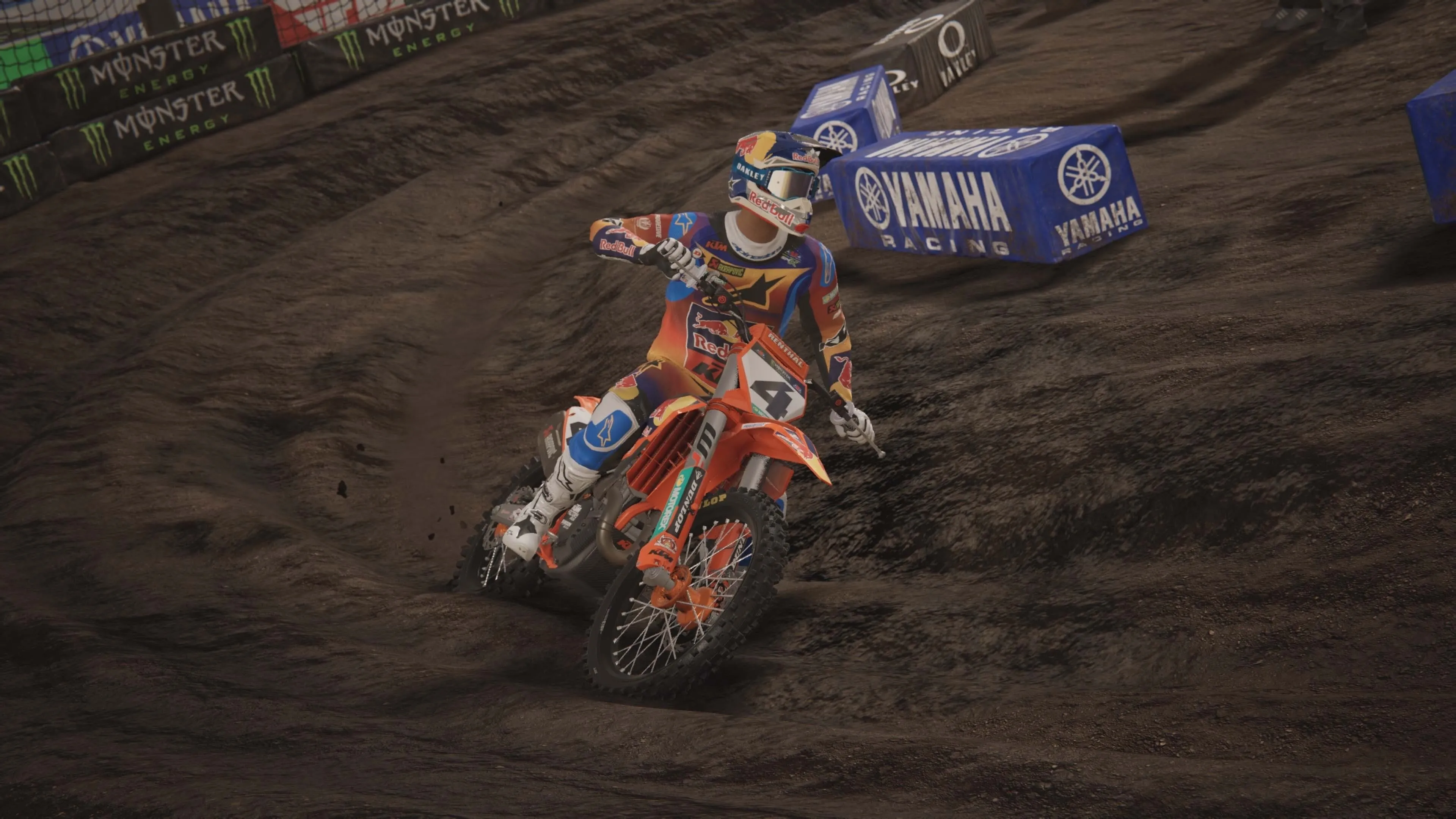 Tay đua Monster Energy Supercross 25 ôm cua trên đường đua bùn lầy