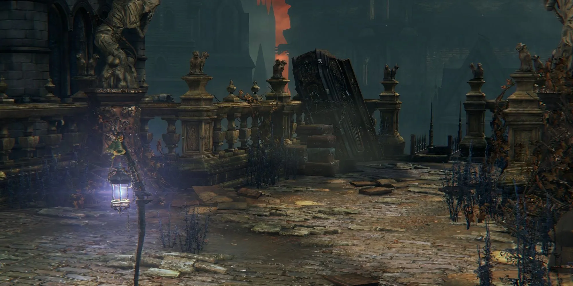 Thợ săn (Hunter) tiến vào Central Yharnam trong Bloodborne, một thành phố Gothic đầy rẫy những đám đông cuồng loạn và quái vật ghê rợn.