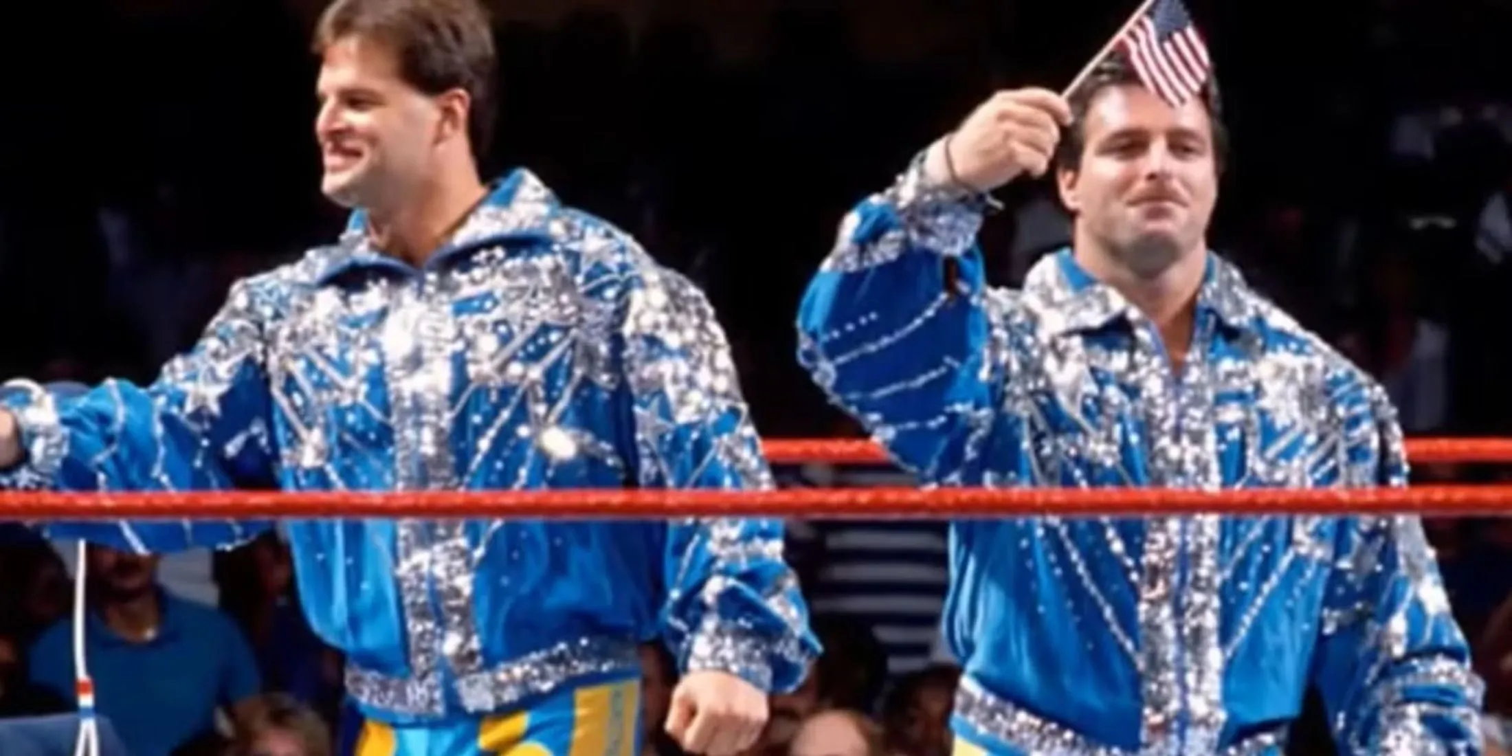 Anh em nhà Fabulous Rougeau Brothers trong trang phục biểu diễn trên sàn đấu WWE