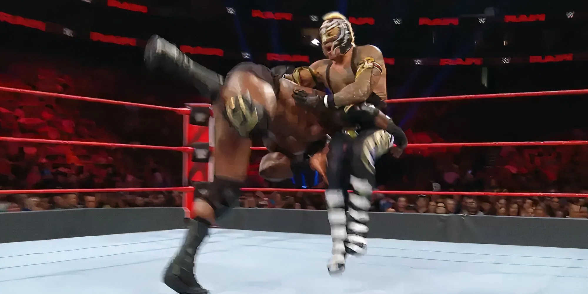 Bobby Lashley thực hiện chiêu Spear mạnh mẽ