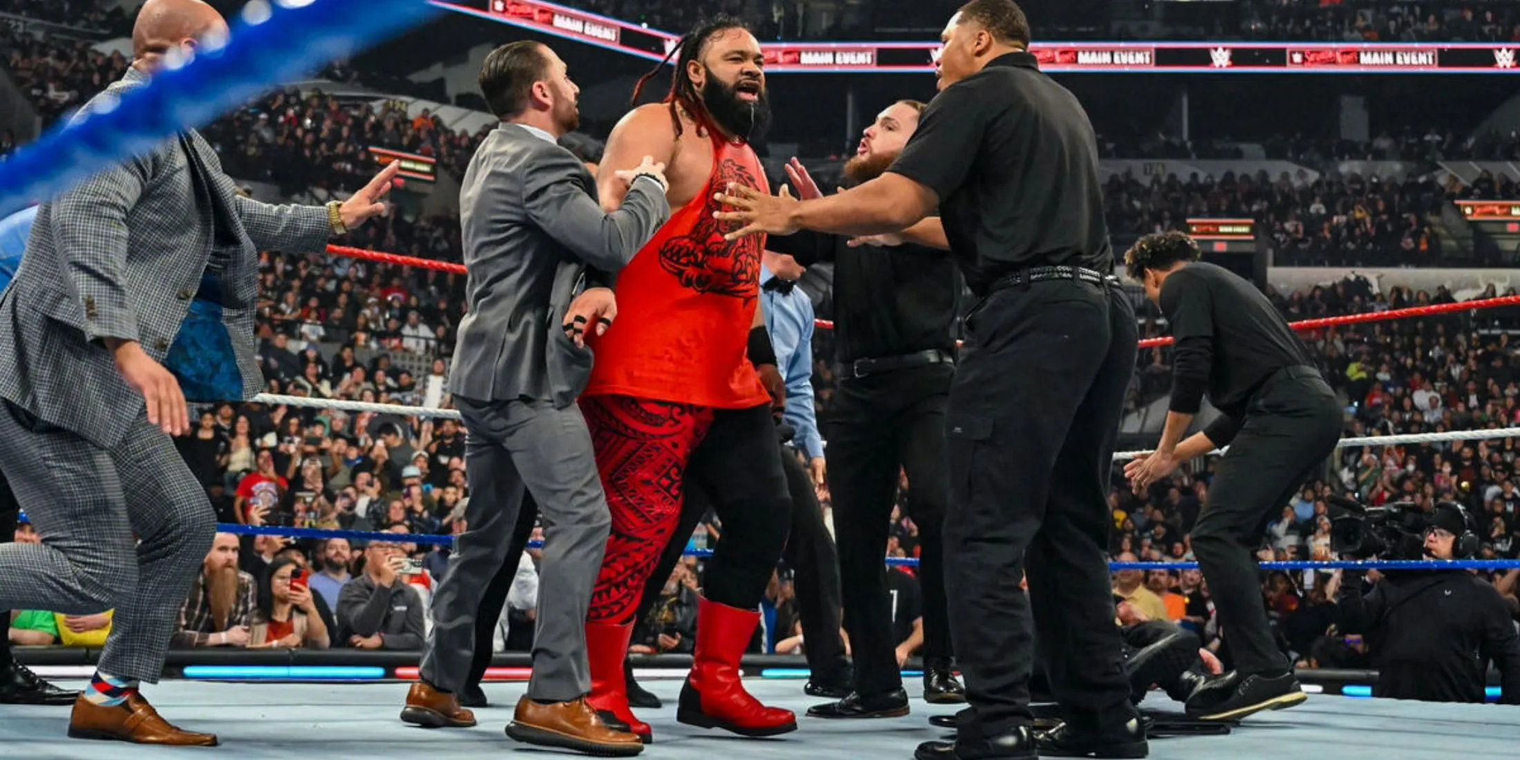 Braun Strowman đối đầu Jacob Fatu trong trận đấu tại Saturday Night Main Event WWE