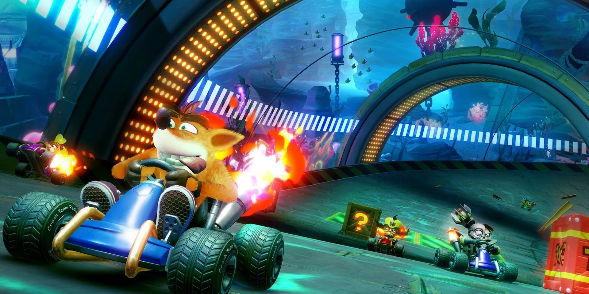 Các nhân vật Crash, N. Gin và Cortex đua trên đường đua Crash Team Racing: Nitro-Fueled