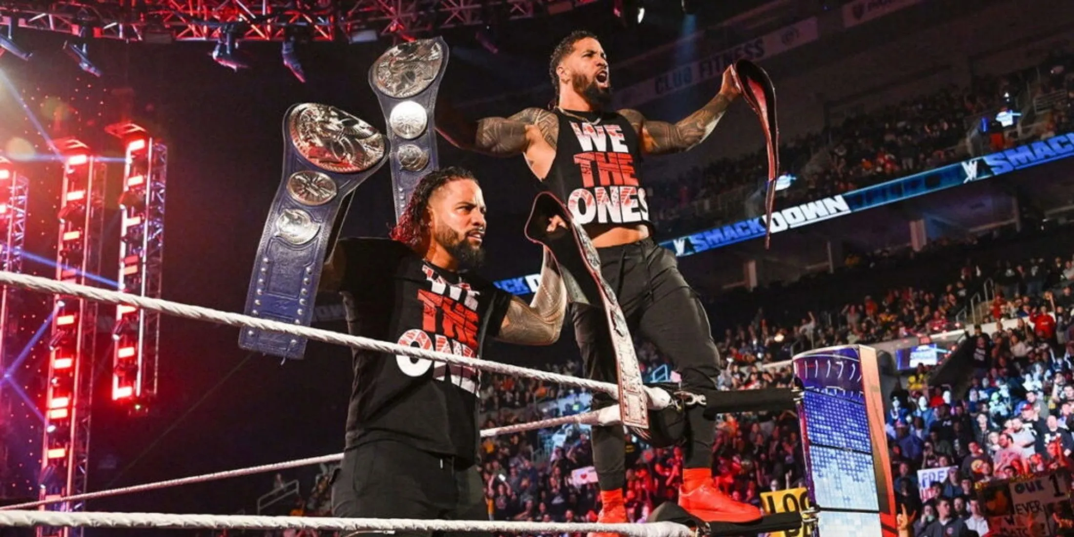 Cặp song sinh The Usos, Jimmy và Jey, đội tag team thống trị WWE