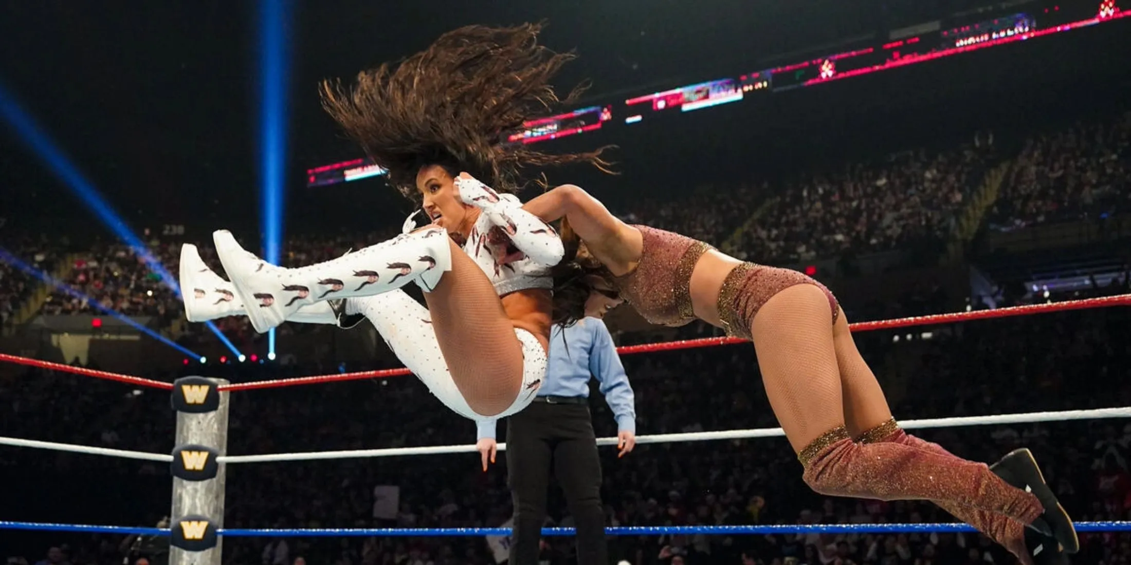Chelsea Green đánh bại Michin trong trận đấu tại Saturday Night Main Event WWE