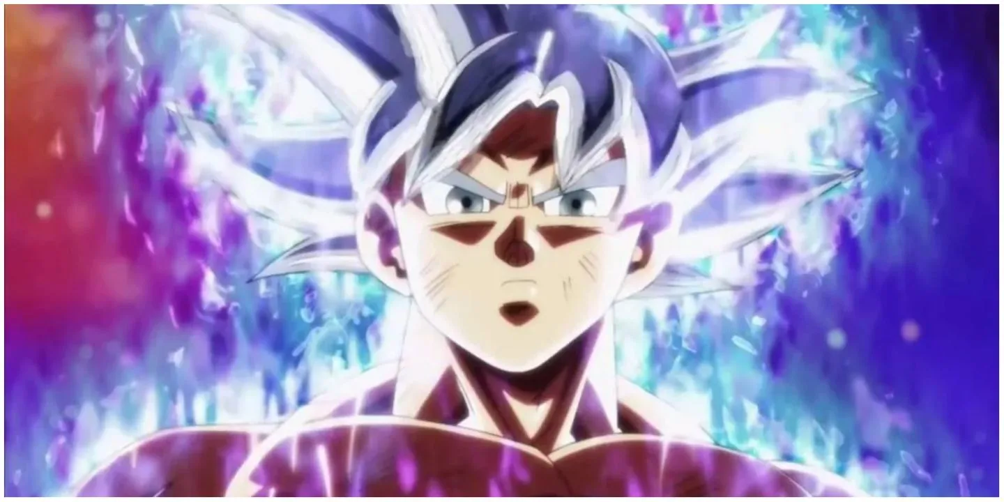 Goku cau mày trong dạng Bản Năng Vô Cực Tự Chủ với aura trắng trong Dragon Ball Super