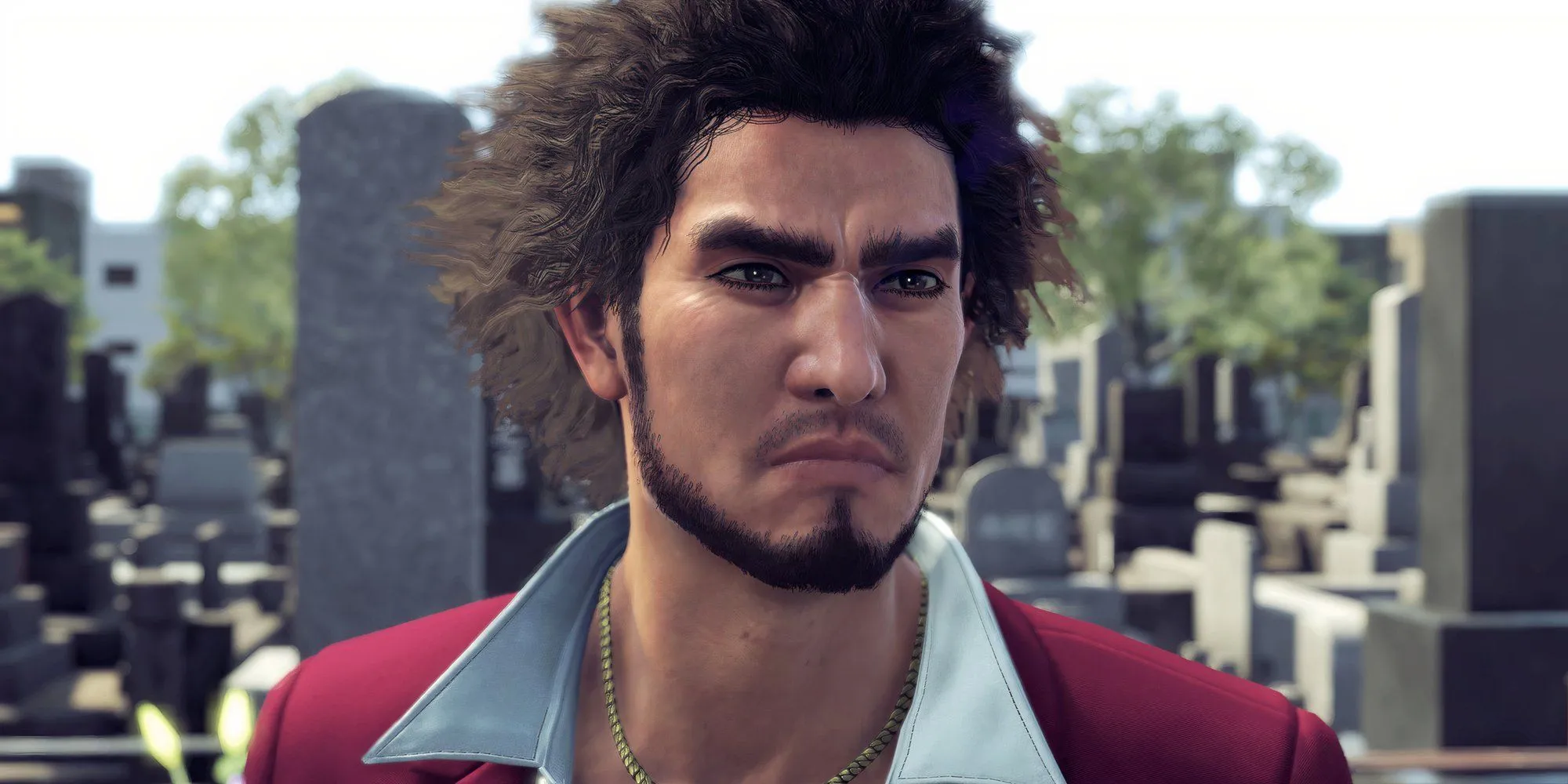 Ichiban Kasuga từ Yakuza: Like A Dragon đứng bên ngoài trông căng thẳng
