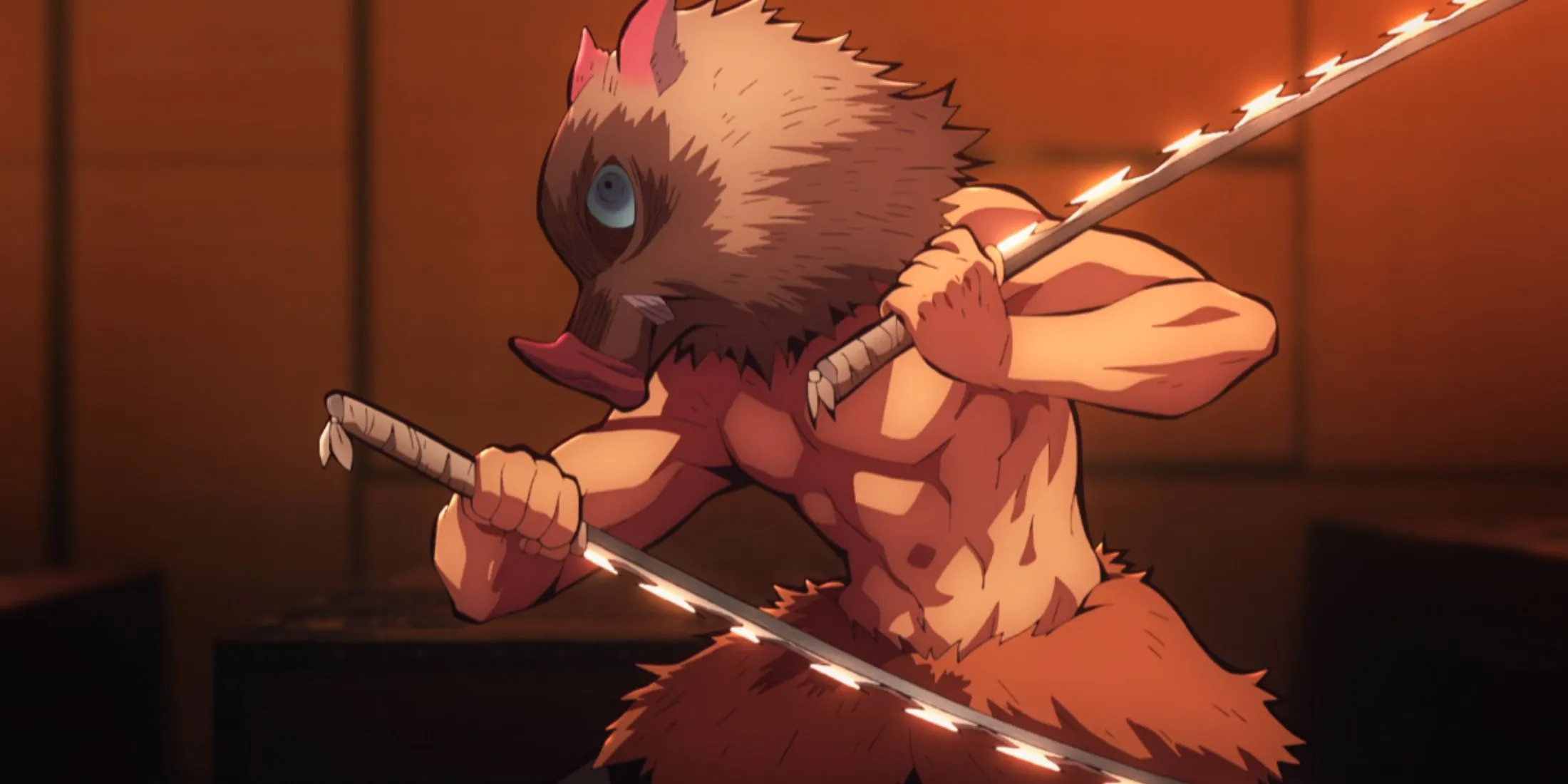 Inosuke Hashibira trong trang phục đầu lợn rừng và mang song kiếm trong anime Demon Slayer