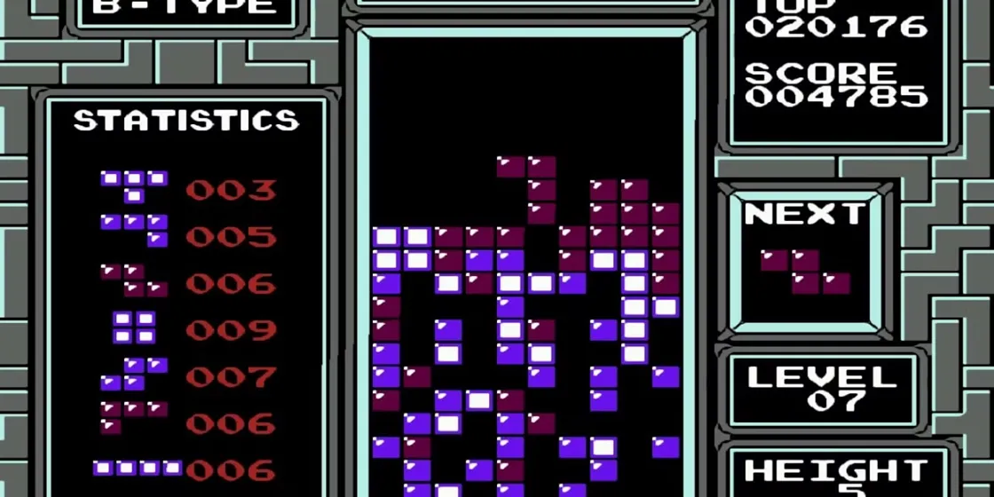 Khối Tetris đầy màu sắc trên nền đen