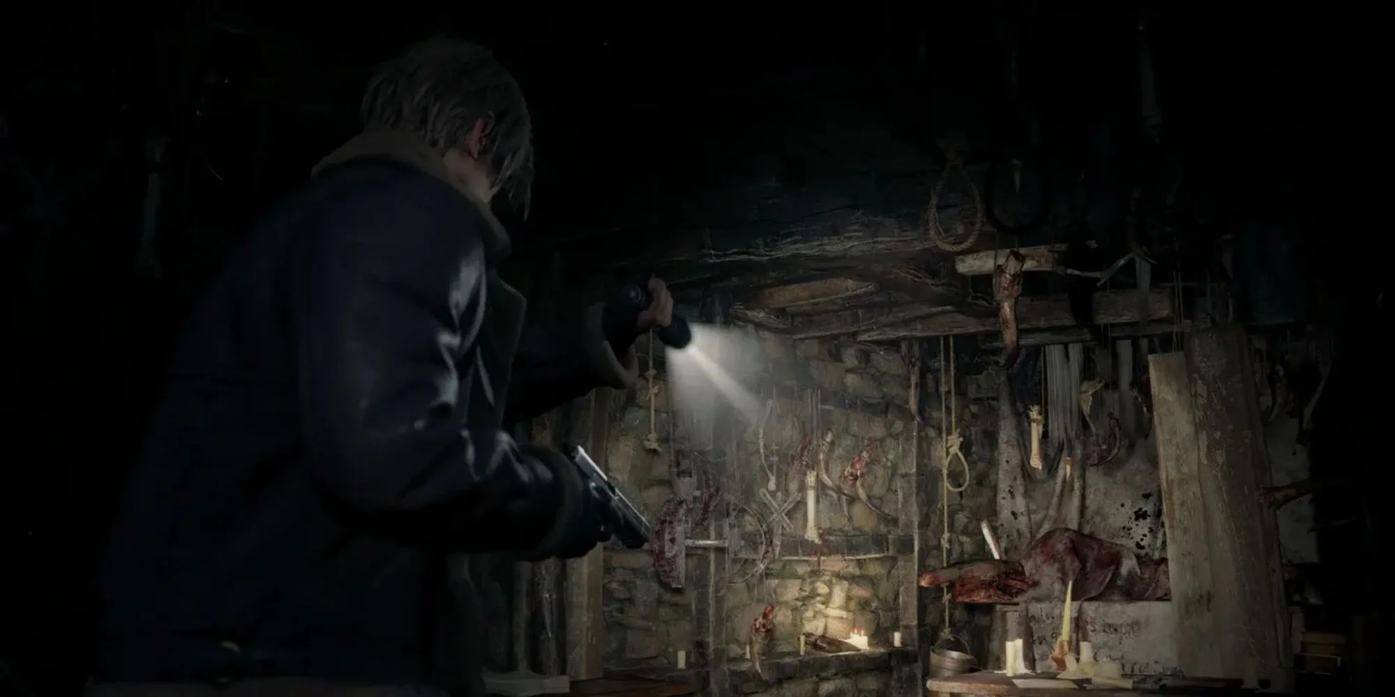 Leon Kennedy khám phá căn phòng tối trong Resident Evil 4 Remake