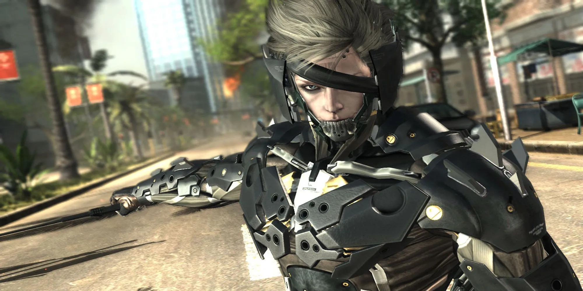 Raiden, nhân vật chính trong Metal Gear Rising Revengeance, đang chuẩn bị chiến đấu