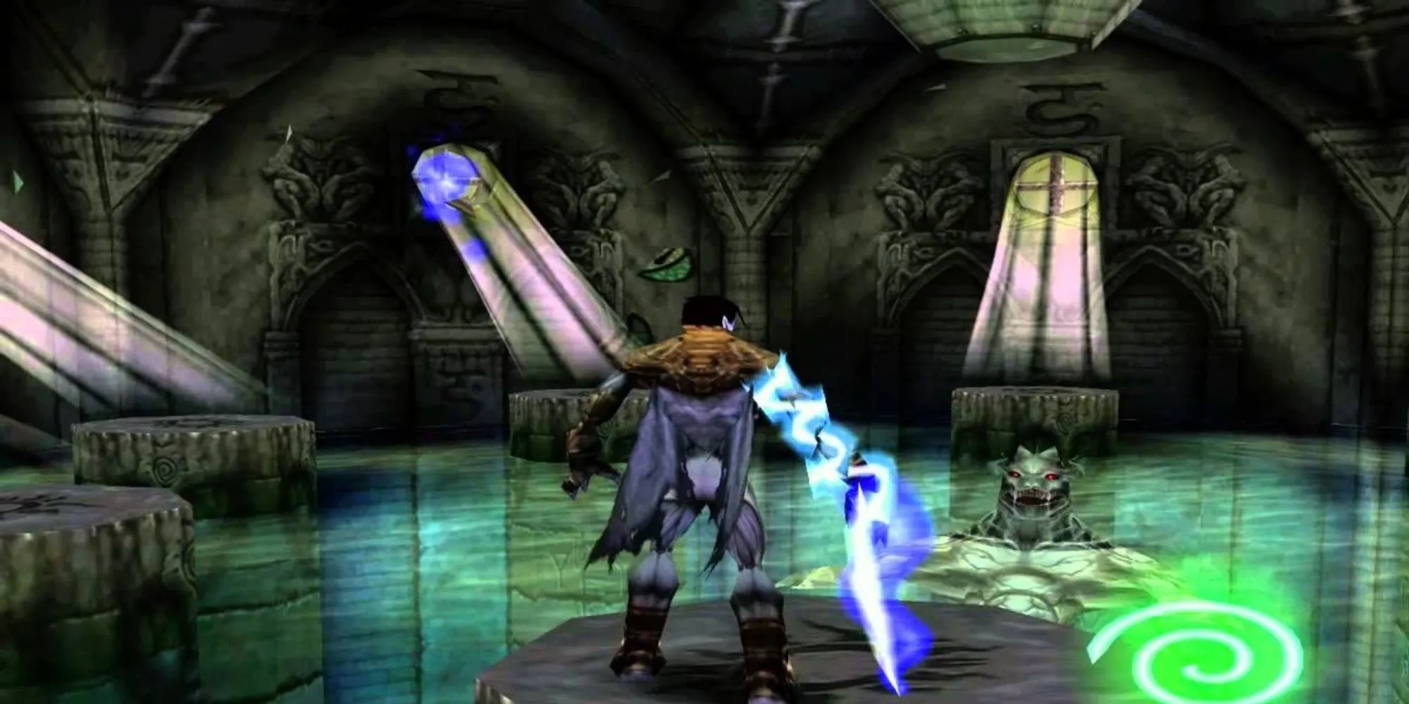 Raziel đang chuẩn bị chiến đấu với một ma cà rồng dưới nước trong Soul Reaver, khung cảnh có nhiều nước và cửa sổ lọt ánh sáng mặt trời
