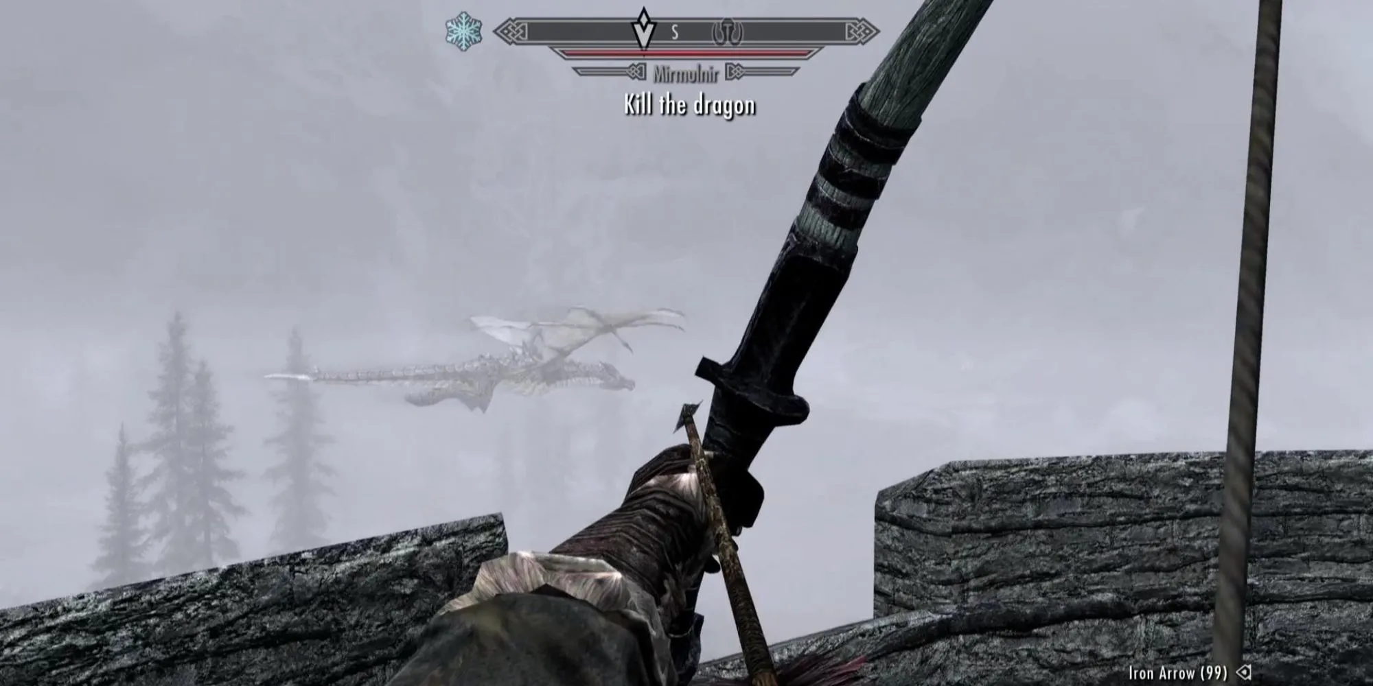 Rồng Mirmulnir bay quanh tháp canh trong sương mù trong game The Elder Scrolls V: Skyrim