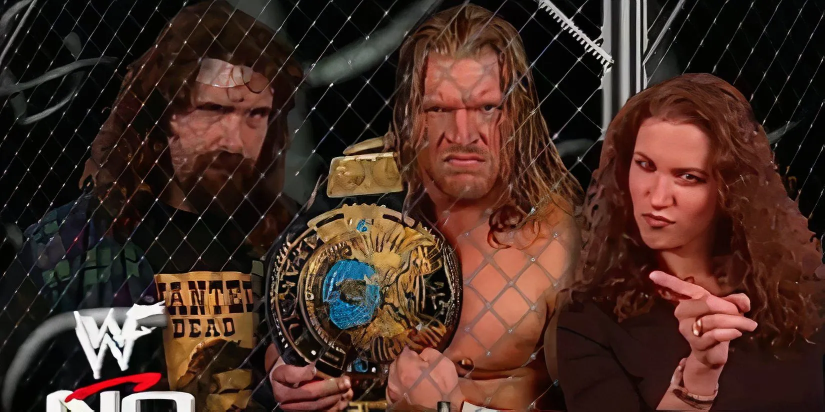 Triple H chuẩn bị thực hiện đòn tấn công trong trận Hell in a Cell chống lại Cactus Jack tại No Way Out 2000.