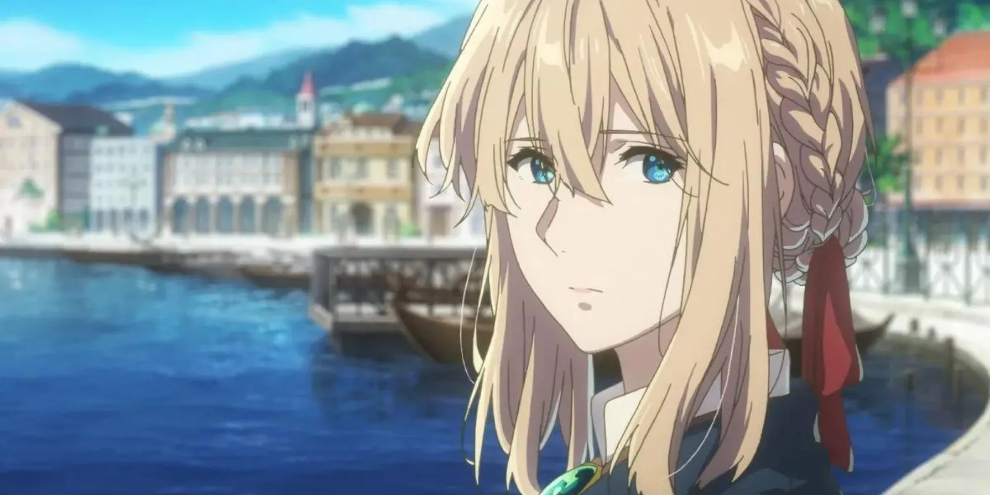 Violet Evergarden trong trang phục Auto Memory Doll, bối cảnh châu Âu hậu chiến
