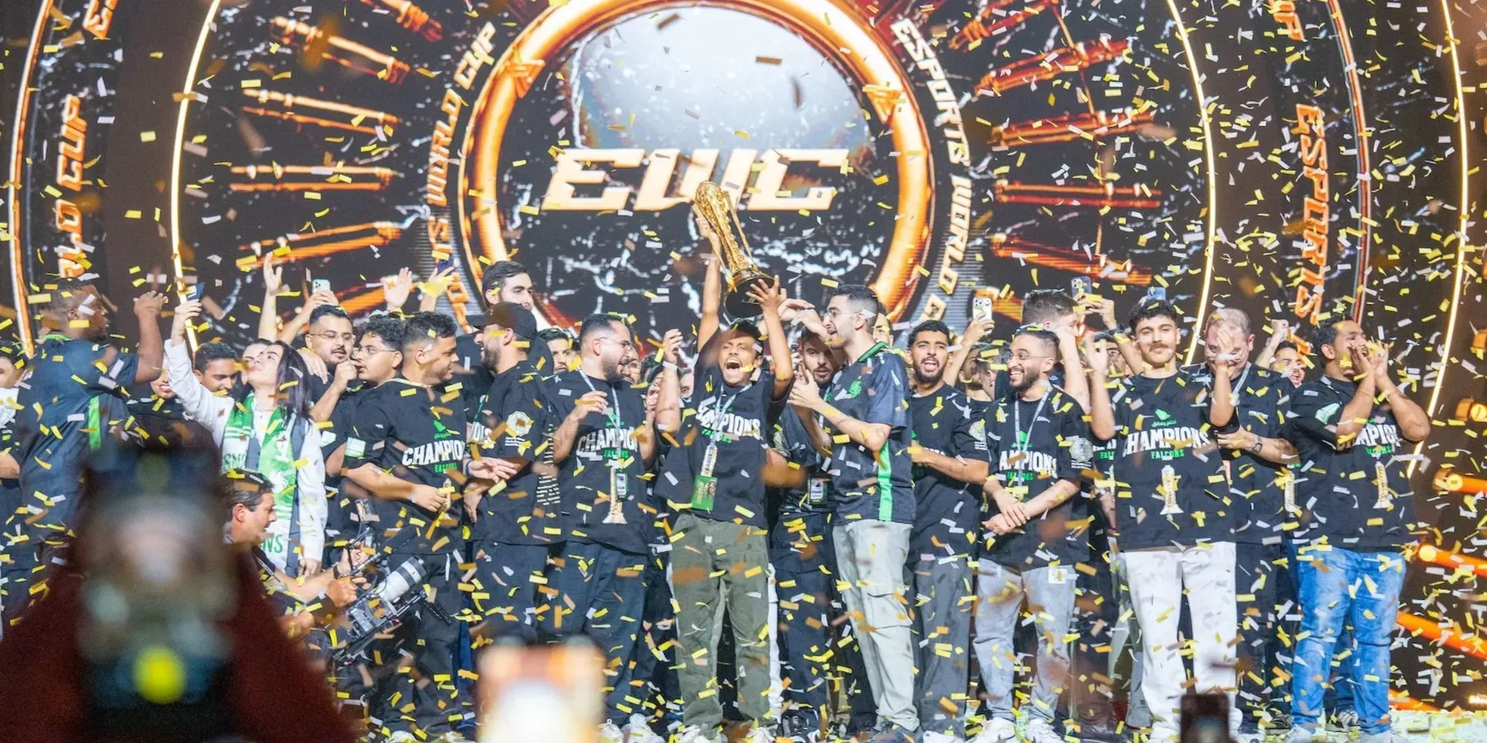 Đội tuyển Team Falcons tại Esports World Cup, biểu tượng cho sự đầu tư mạnh mẽ của Ả Rập Saudi vào esports.