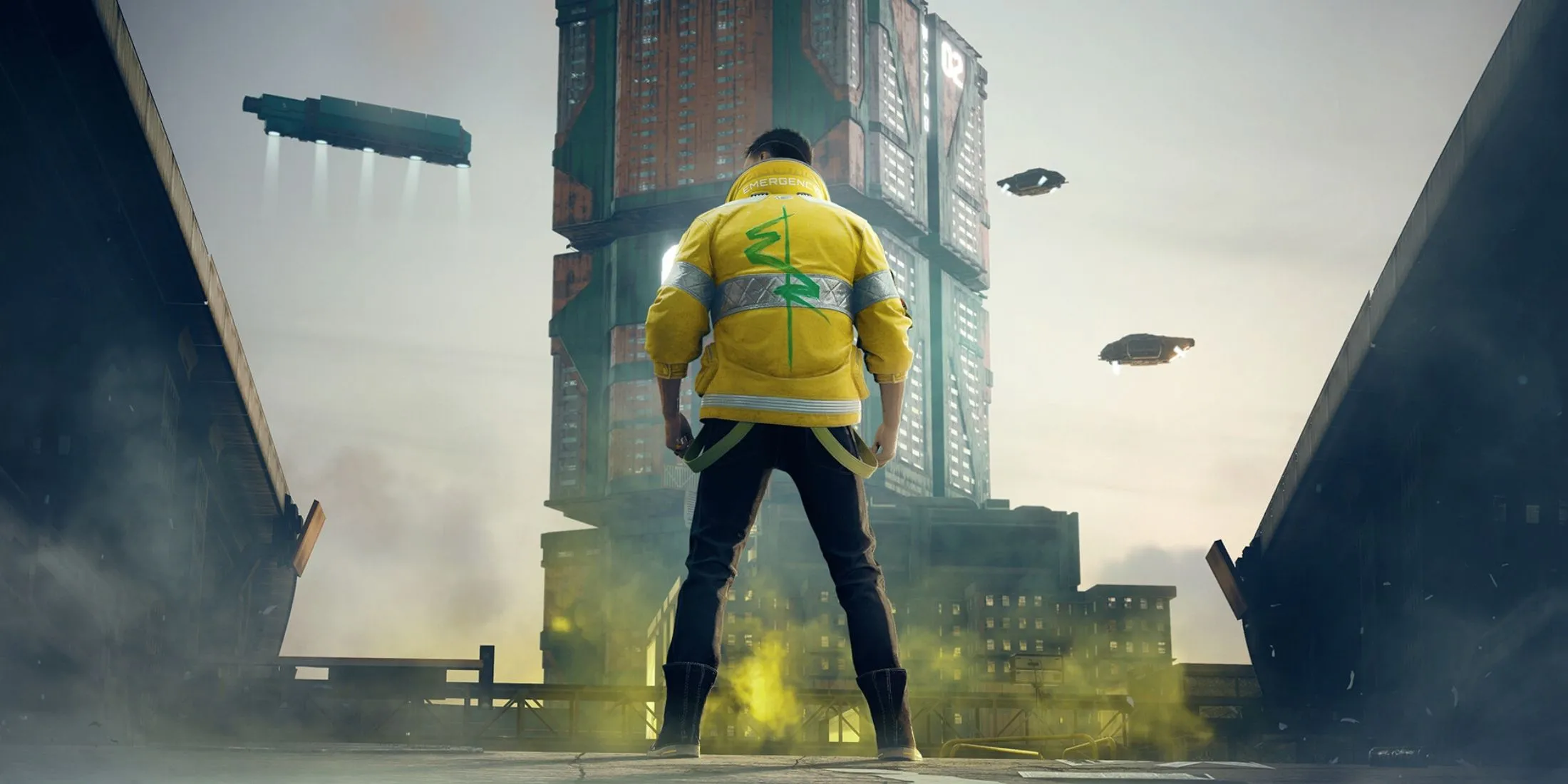 Nhân vật V trong Cyberpunk 2077 đứng cạnh một chiếc xe sang trọng, thể hiện phong cách Night City.