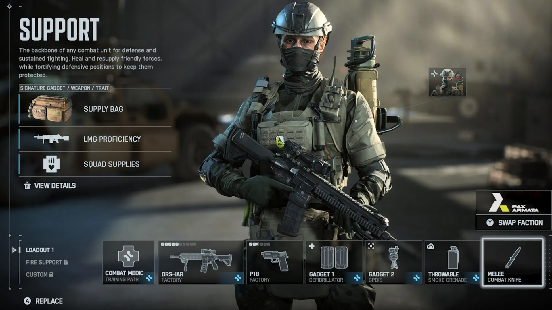 Hình ảnh lớp Support đặt supply bag và sử dụng defibrillator để hồi sinh đồng đội trên điểm