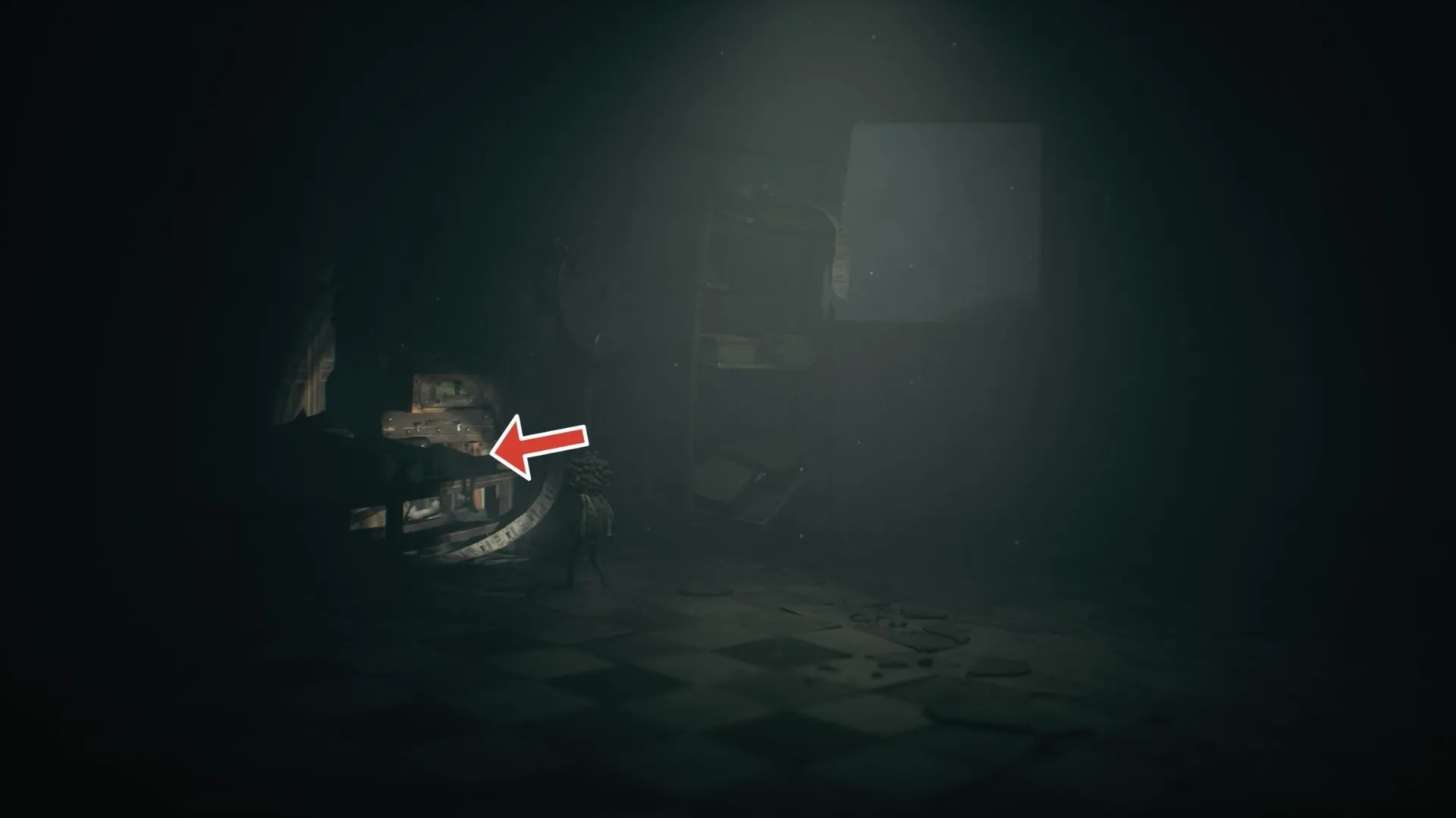 Hồn ma #3 nằm ở góc sau trái phòng vừa mở sau khi đánh cồng, khó nhìn nên cần đèn pin