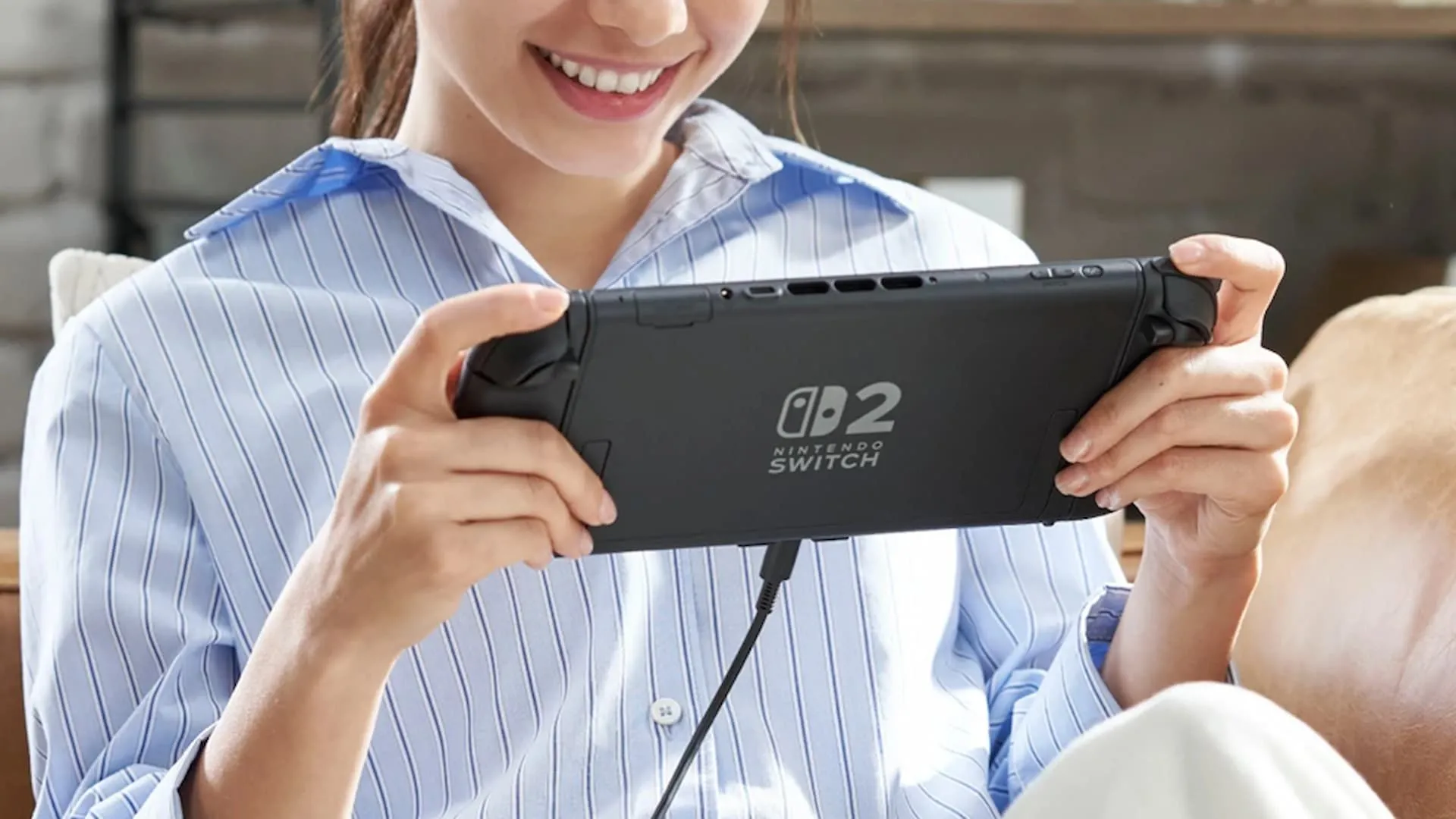 Người chơi cầm Nintendo Switch 2, minh họa sản phẩm và trải nghiệm chơi